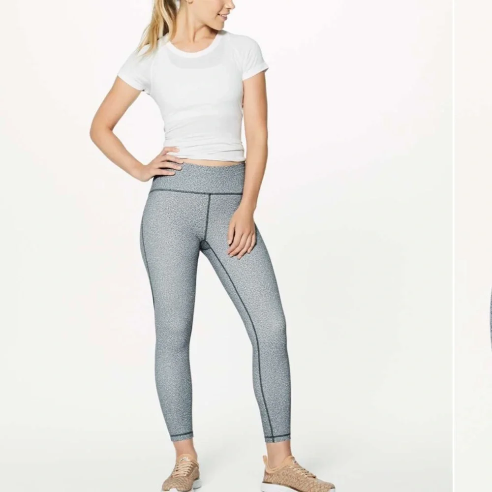 • Lululemon • Train Times 7/8 Pant *25